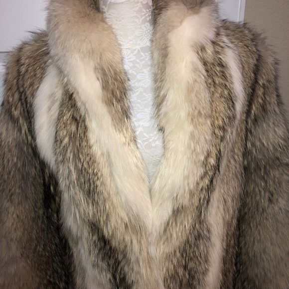 Long Real Coyote Fur Coat with Huge Collar - Picture 3 of 10